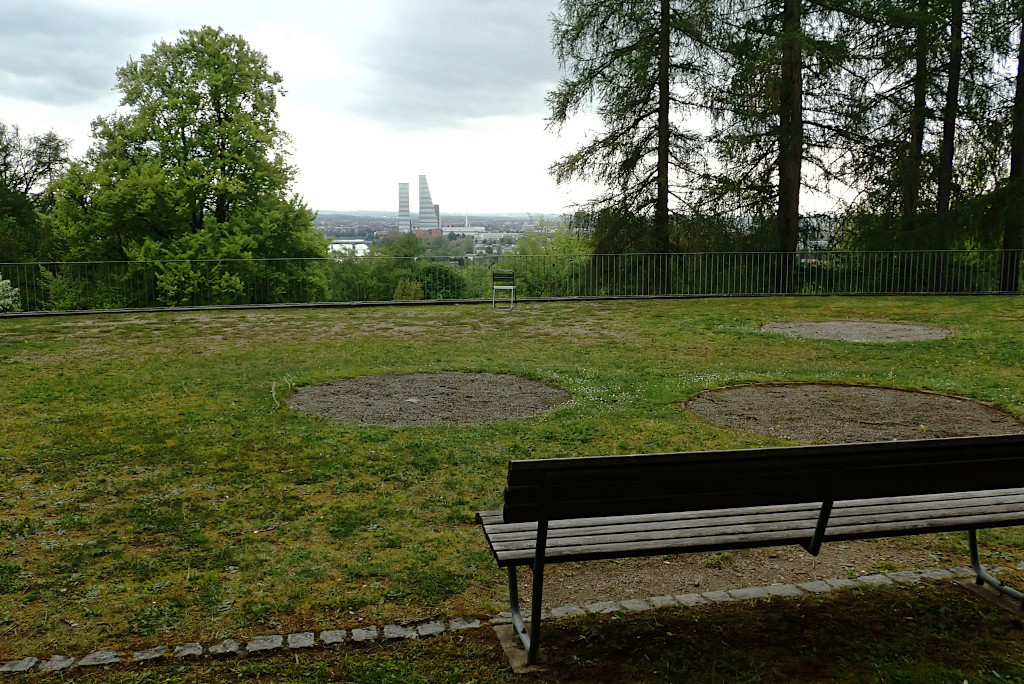 Friedhof am Hörnli-e_Ausschichtsplattform.jpg