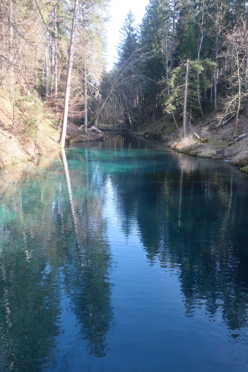 Oben das türkisblaue Wasser des Teufelsküchen-Sees.