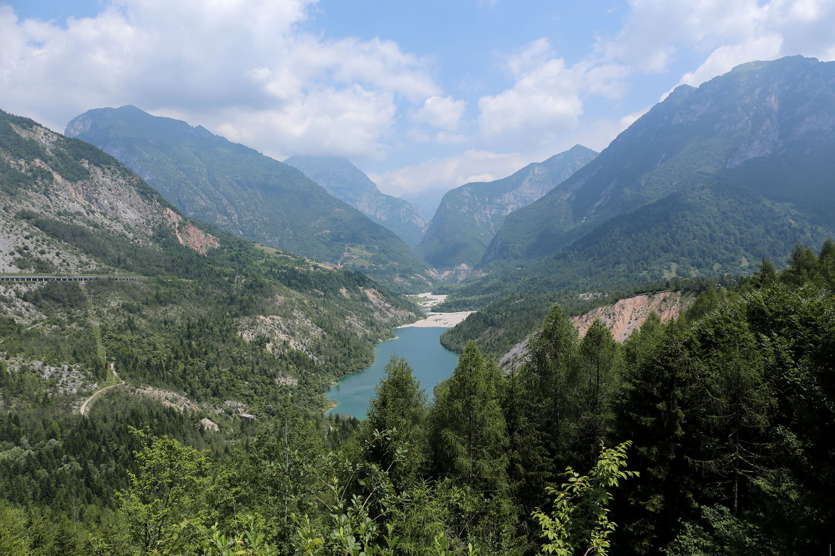 Lago_del_Vaiont_6837.jpg